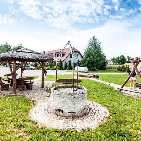 Hotel Pod Wierzba Uniejów Exterior foto
