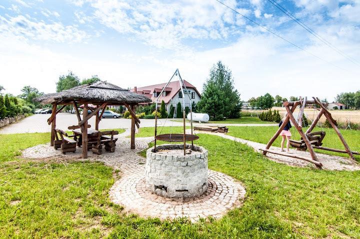 Hotel Pod Wierzba Uniejów Exterior foto