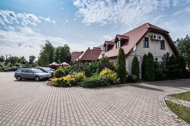 Hotel Pod Wierzba Uniejów Exterior foto